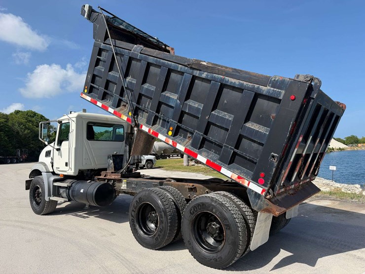 2006-mack-granite-ct713-image-10
