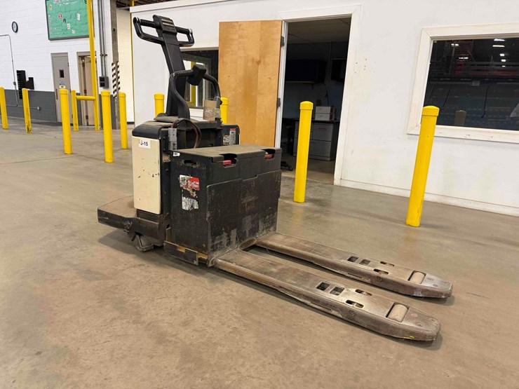 electric-pallet-jack-image-1