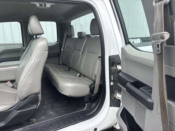 2015-ford-f150-xl-image-10