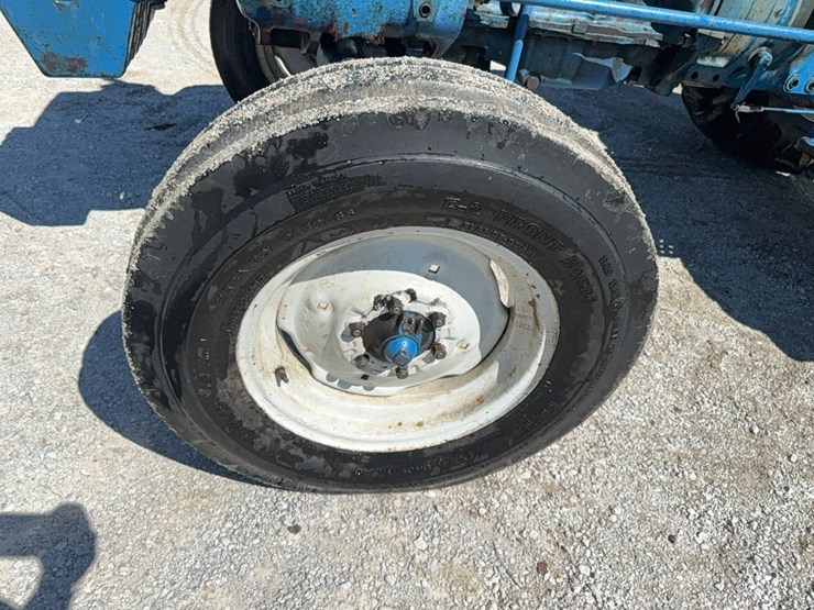 1977-ford-5600-image-14