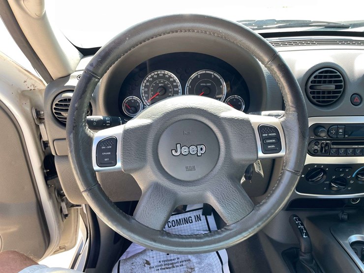2005-jeep-liberty-image-12