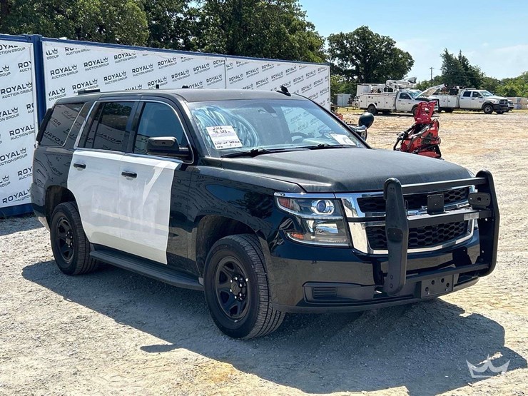 2016-chevrolet-tahoe-image-4