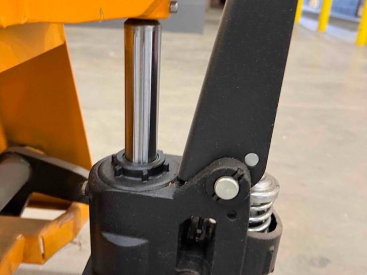 manual-pallet-jack-image-5