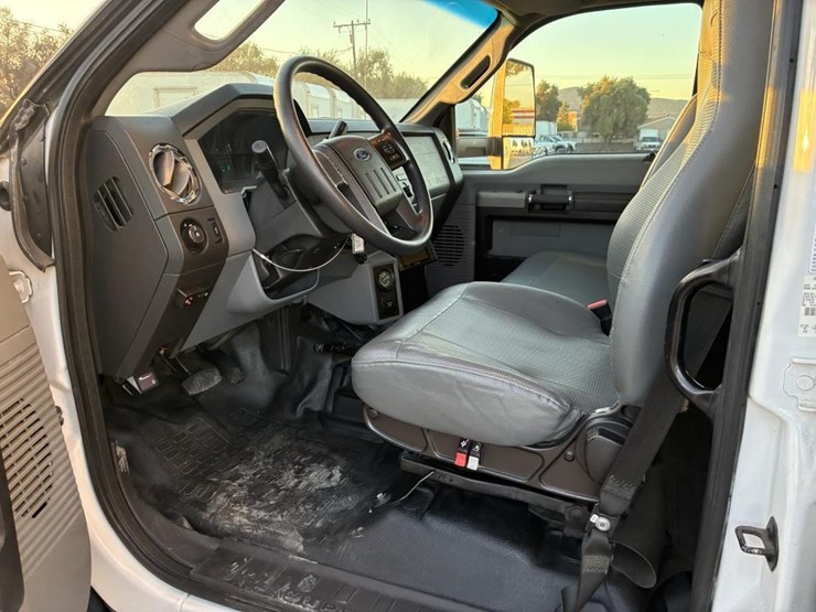 2016-ford-f650-xlt-image-19