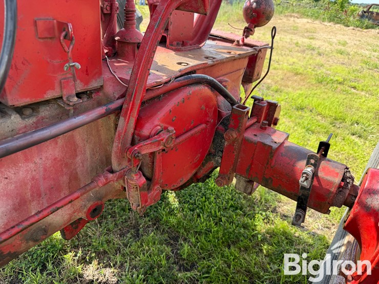 1950-farmall-m-2wd-tractor-image-9
