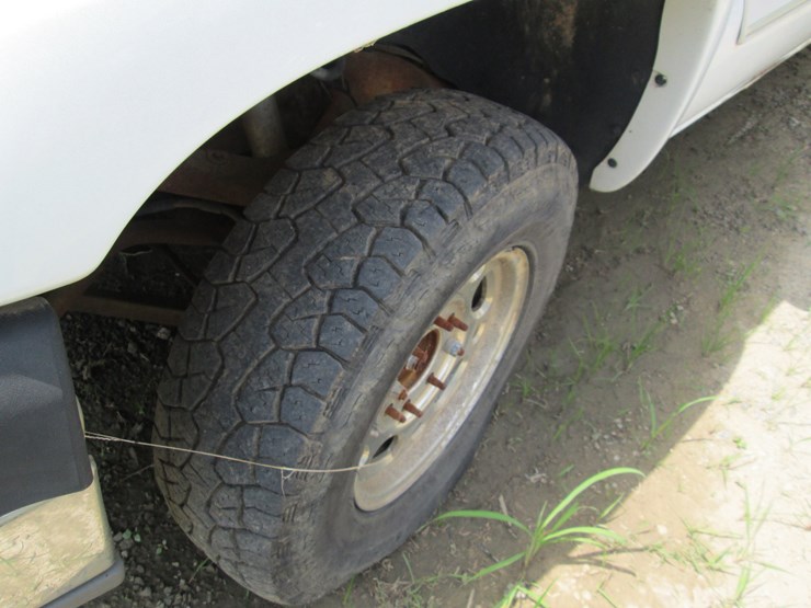 2005-gmc-2500hd-image-16