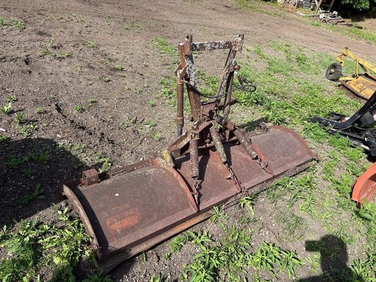 western-7'-6"-snowplow-image-3