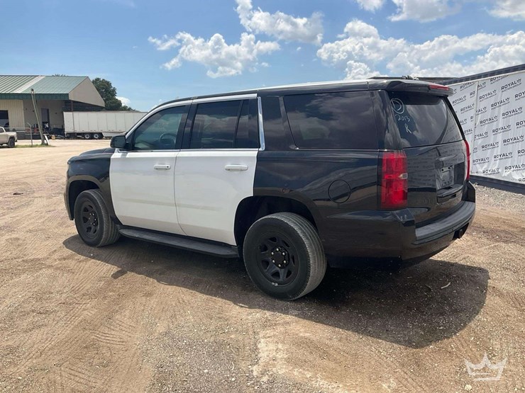 2020-chevrolet-tahoe-image-3