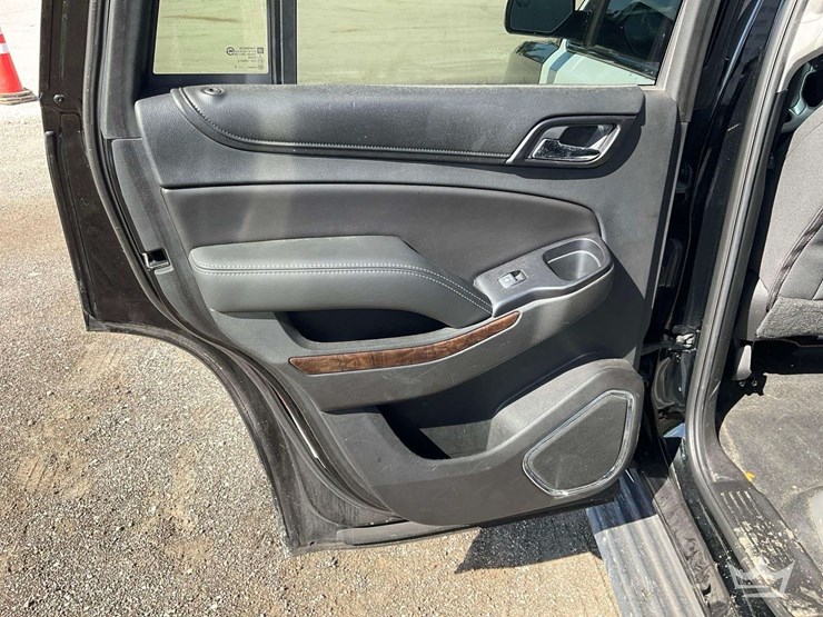 2018-chevrolet-tahoe-image-19