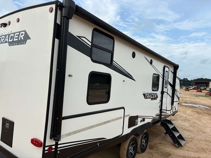 2022-forrest-river-tracer-27'-travel-trailer-image-15