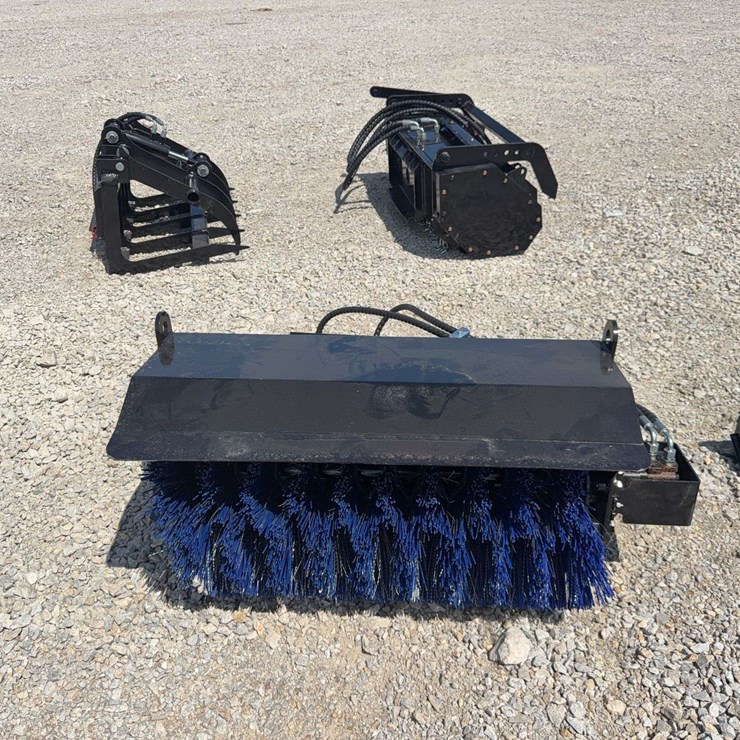 37” Hydraulic Rotary Broom Attachment for Mini Skid Steer