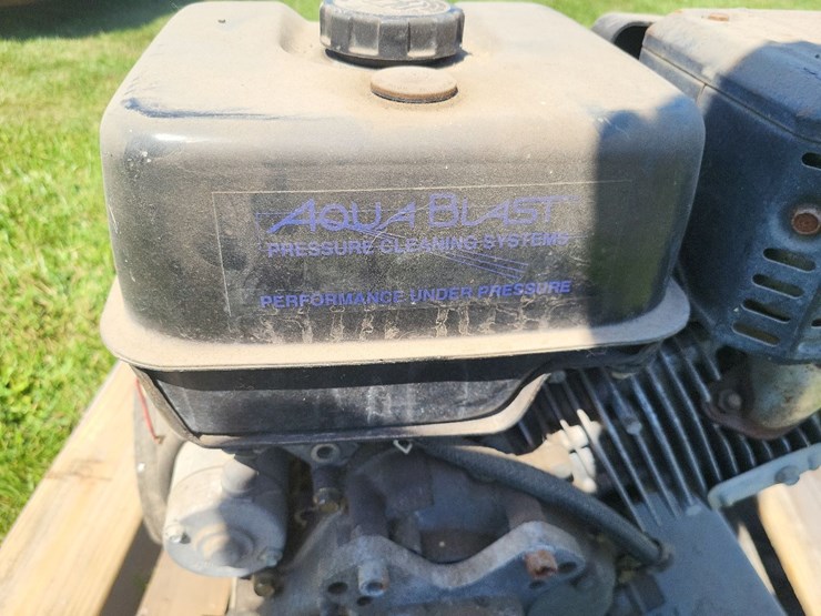 aqua-blast-power-washer-w/briggs-and-stratton-vangard-9hp-engine-image-10