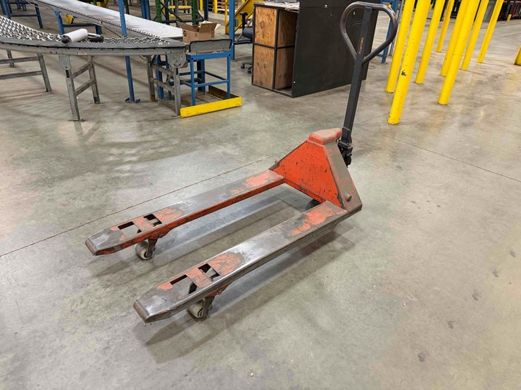 manual-pallet-jack-image-1