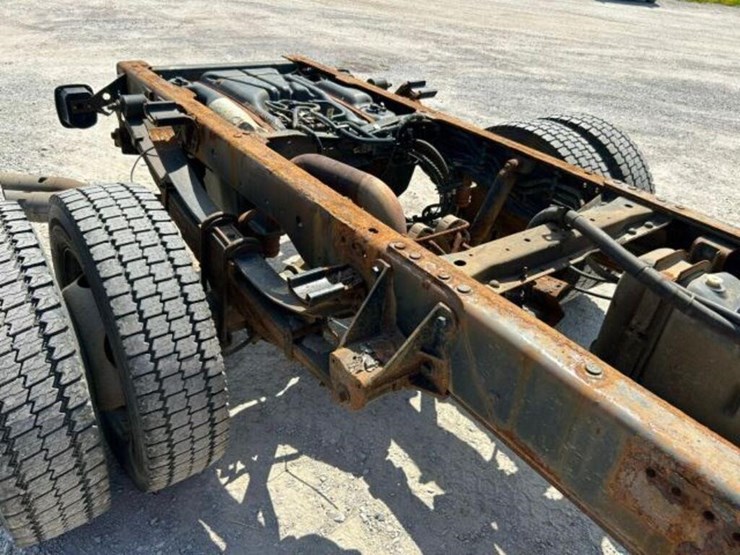 2016-ford-f550-xl-image-36