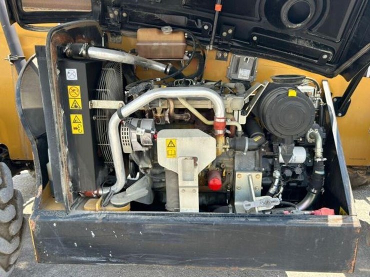 2015-caterpillar-th417c-gc-4wd-telehandler-yc5a125-image-18