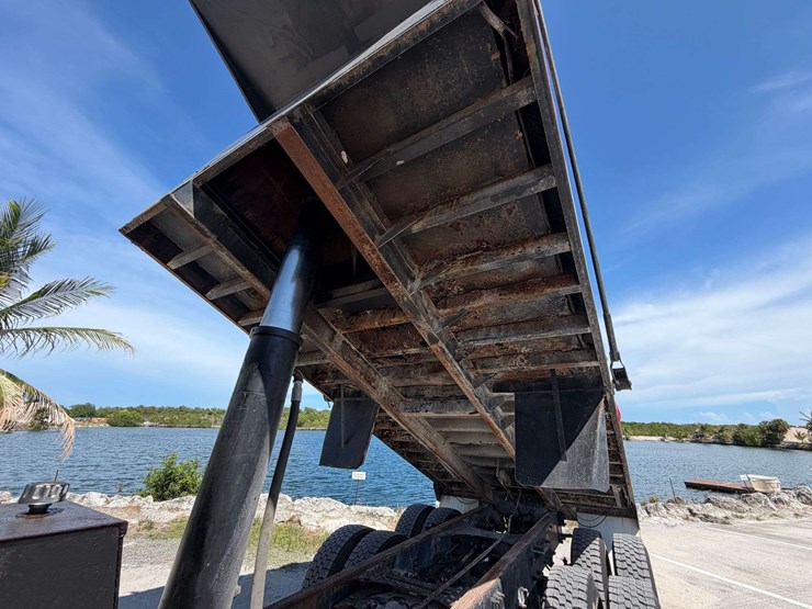 2006-mack-granite-ct713-image-28
