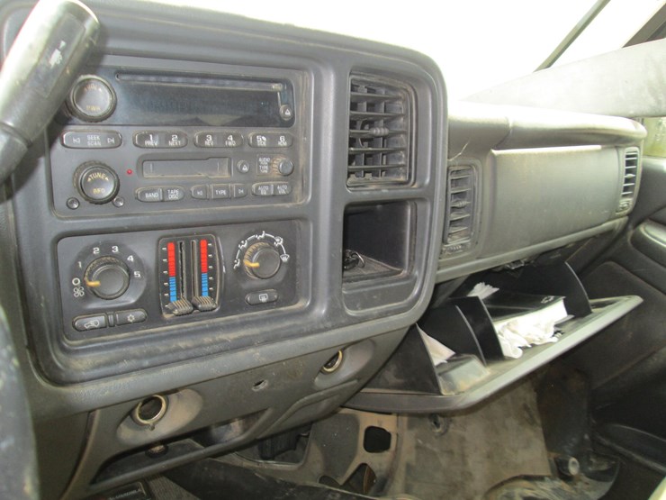 2005-gmc-2500hd-image-29