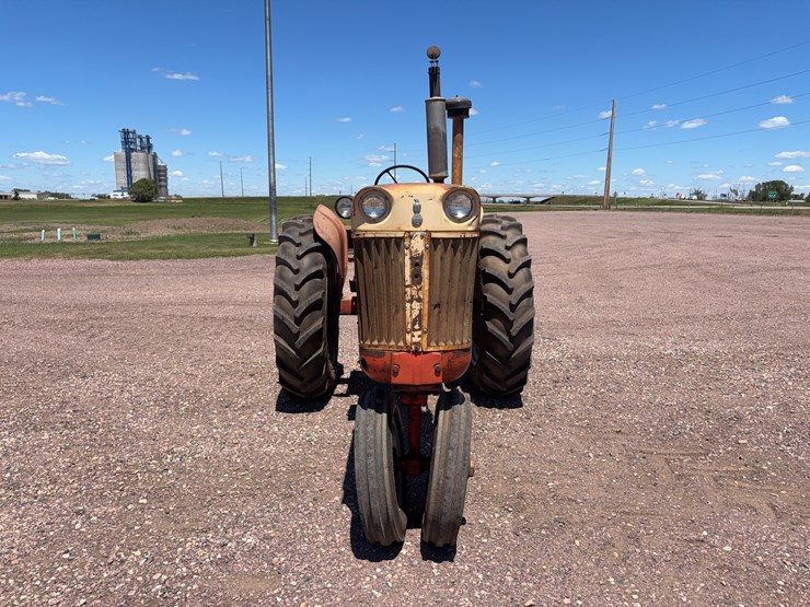 1958-case-801-b-tractor-image-2