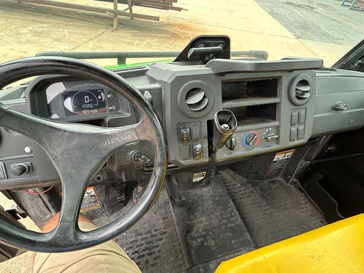2019-john-deere-gator-image-26