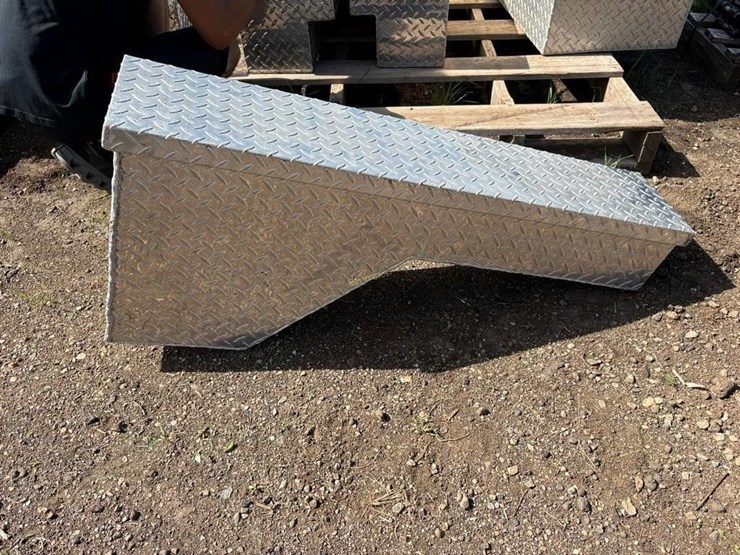 side-truck-toolbox-image-1