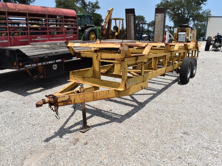 4-bale-hay-trailer-image-2