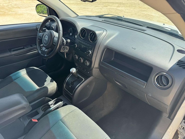 2013-jeep-compass-image-13