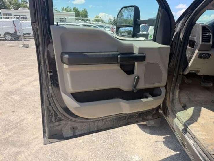 2016-ford-f550-xl-image-14