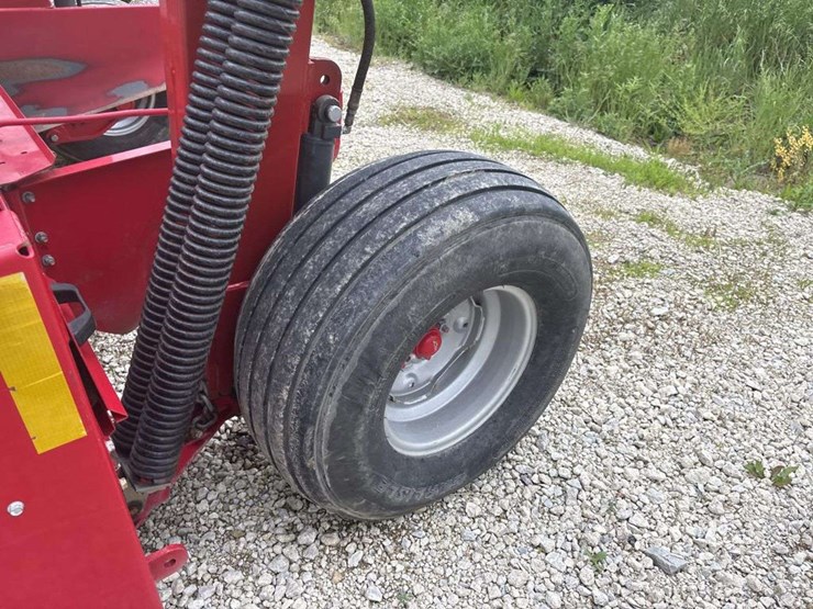 massey-ferguson-1366-image-8