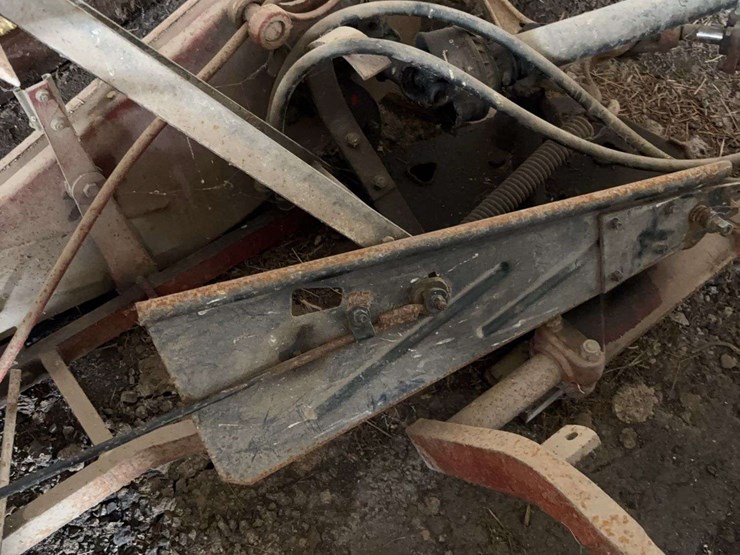ih-2-pt.-hitch-sickle-bar-mower-image-3