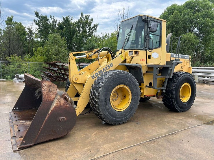 2003-komatsu-wa250-3mc-image-1