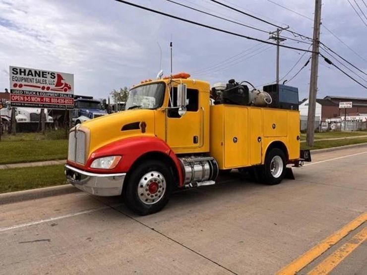 2011-kenworth-t300-image-6