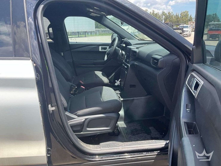 2020-ford-explorer-image-17