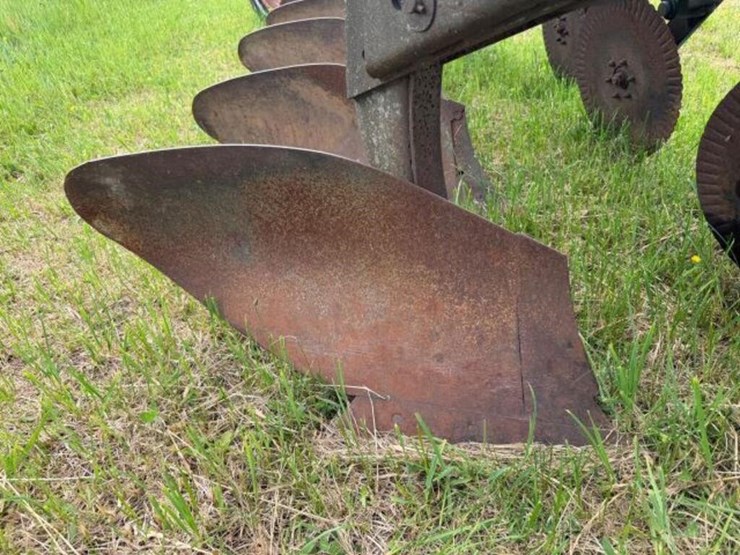 white-5-furrow-plow-image-11