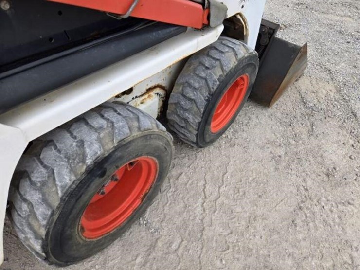 2012-bobcat-s70-image-10