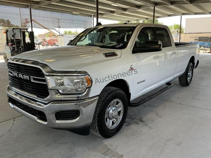 2019-dodge-3500-image-4