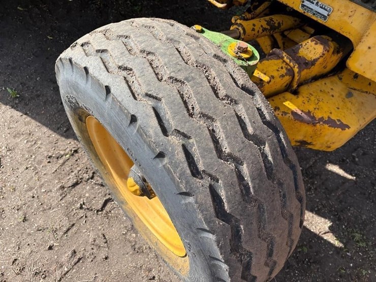 john-deere-jd410-tractor-loader-backhoe-image-13