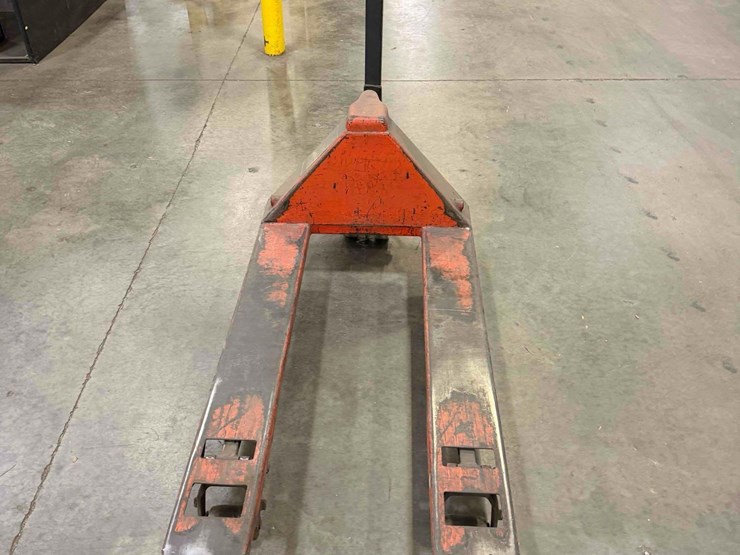 manual-pallet-jack-image-2