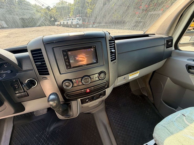 2010-freightliner-sprinter-3500-image-16