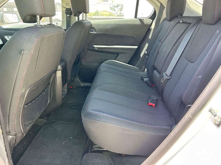 2013-chevrolet-equinox-image-19