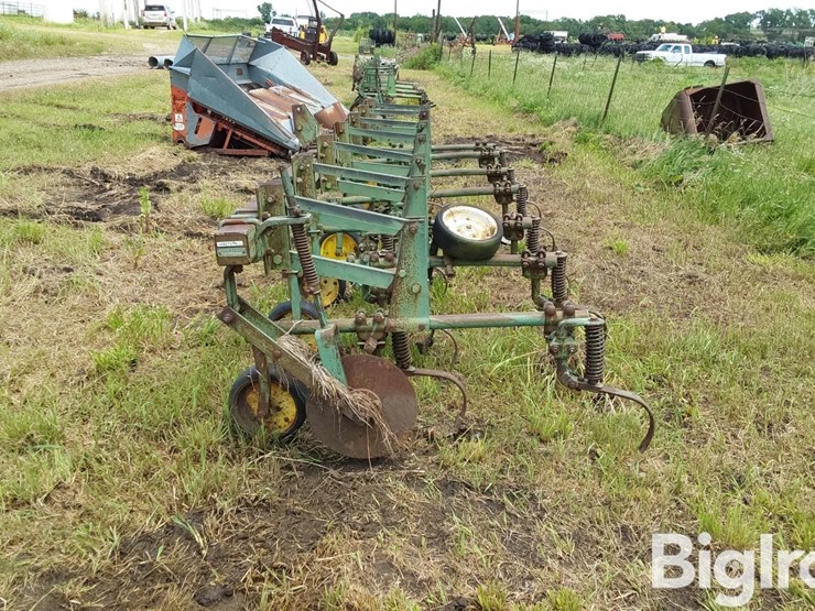 john-deere-6r30"-crop-cultivator-image-9