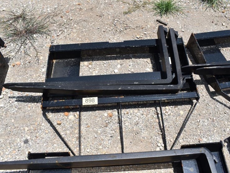 skid-steer-pallet-fork-image-1