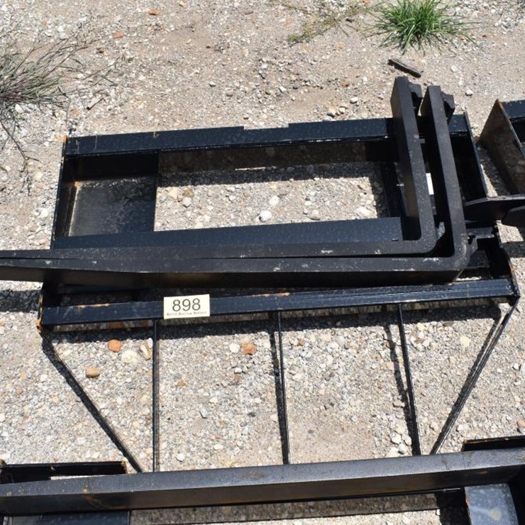 SKID STEER PALLET FORK