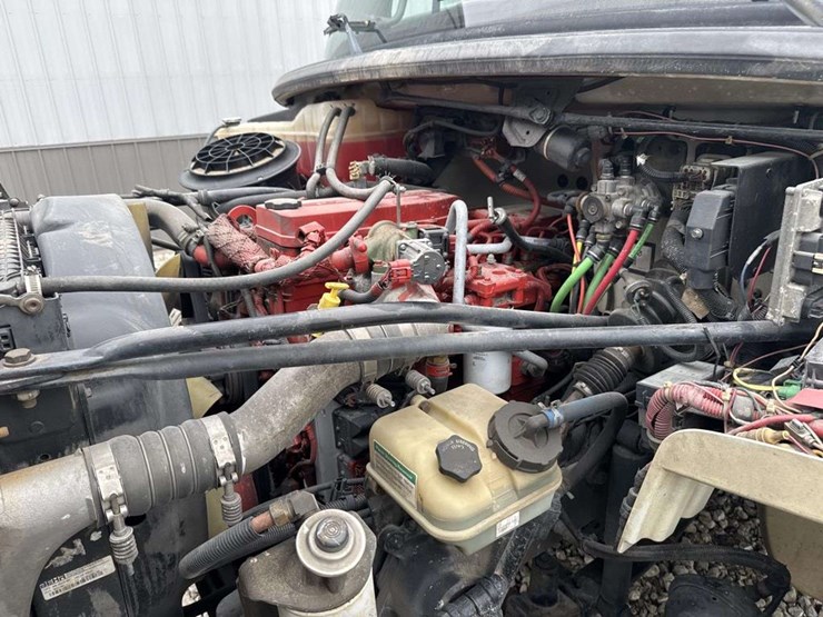 2010-freightliner-roll-off-truck-image-28
