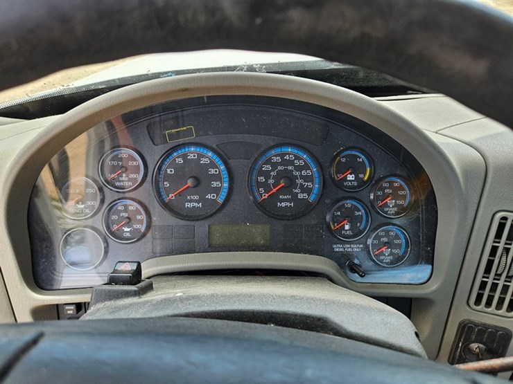 2011-case-ih-4400-image-32