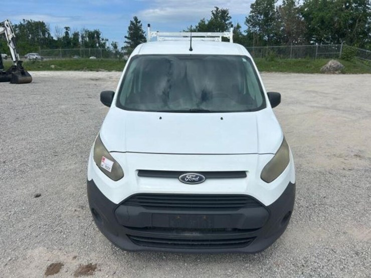2014-ford-cargo-image-2