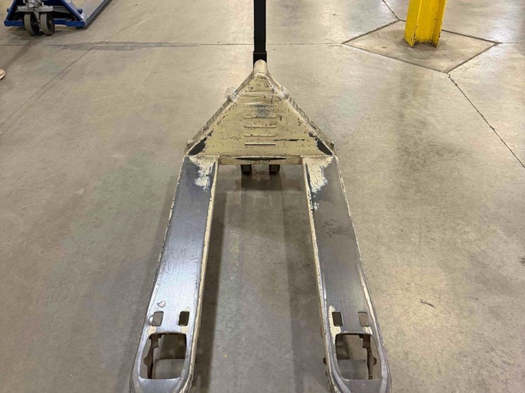 manual-pallet-jack-image-2