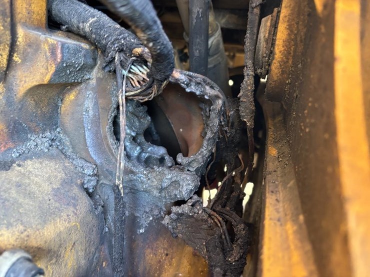 2001-deere-310g-image-33