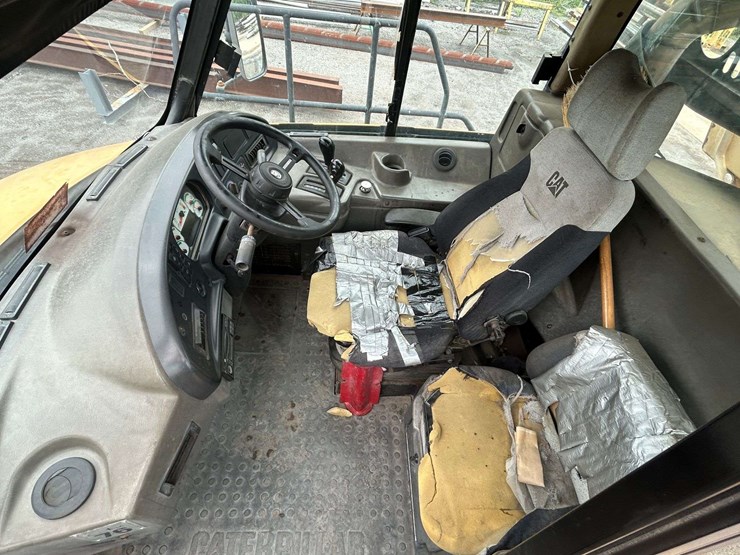 2008-caterpillar-725-image-56