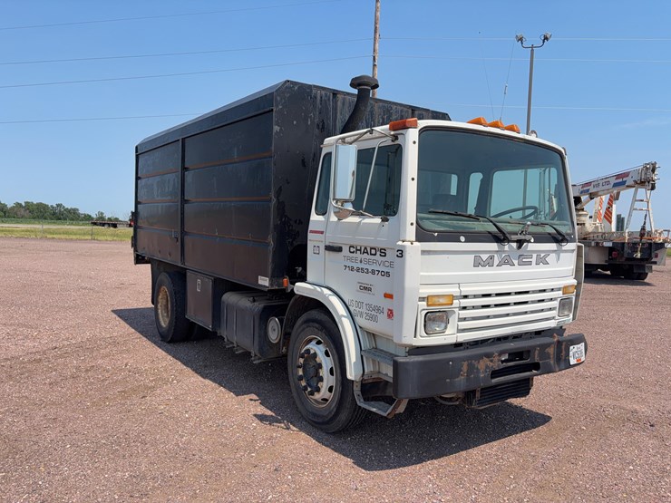 1997-mack-ms200p-dump-truck-image-3