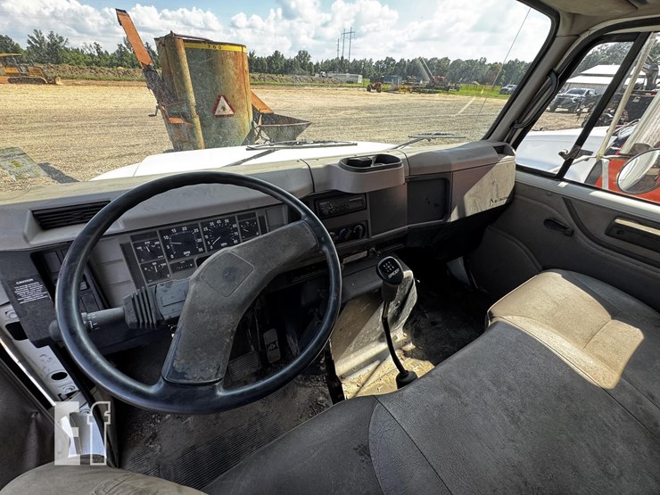 2000-international-4700-image-6